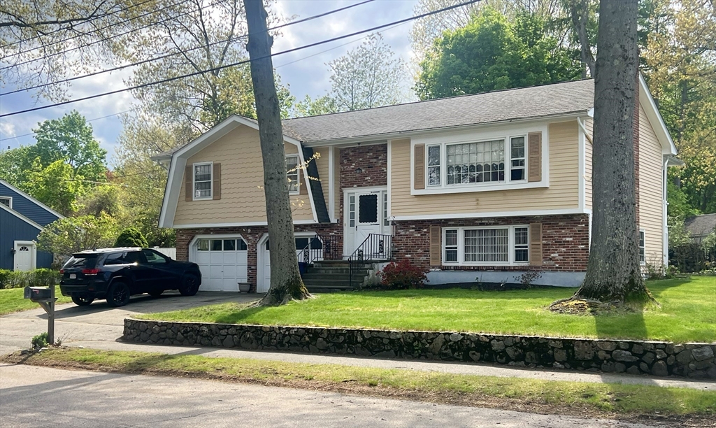 17 Old Farm Road Reading, MA 01867 - Photo 1 of 16