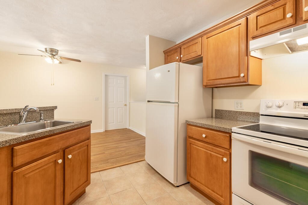 237 Salem Street, Unit 6 Reading, MA 01867 - Photo 16 of 30