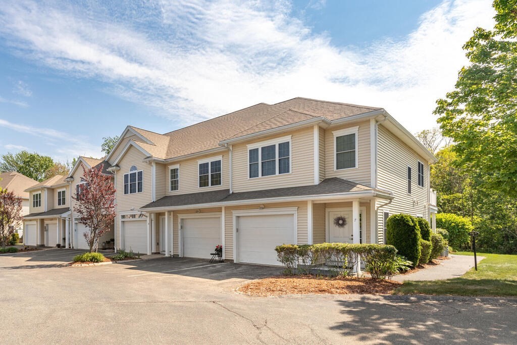 237 Salem Street, Unit 6 Reading, MA 01867 - Photo 2 of 30