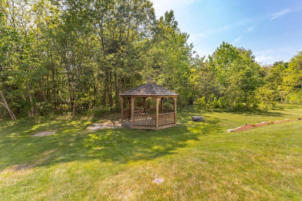 237 Salem Street, Unit 6 Reading, MA 01867 - Photo 27 of 30