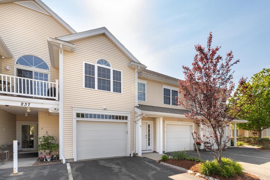 237 Salem Street, Unit 6 Reading, MA 01867 - Photo 3 of 30