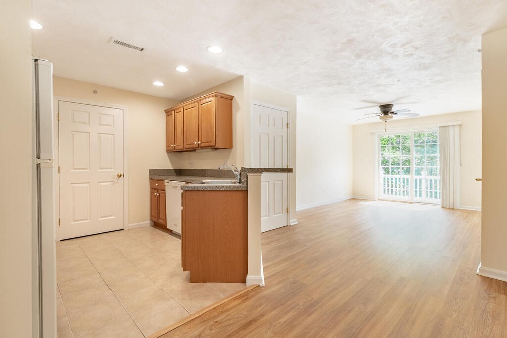 237 Salem Street, Unit 6 Reading, MA 01867 - Photo 4 of 30