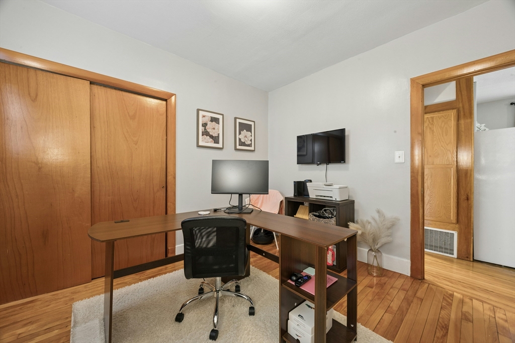 188 Vernon Street Worcester, MA 01607 - Photo 15 of 42