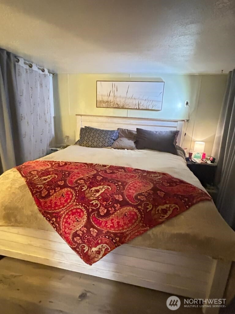 14 Bridgeview Road Tonasket, WA 98855 - Photo 15 of 28 a large bed sitting in a bedroom next to a window