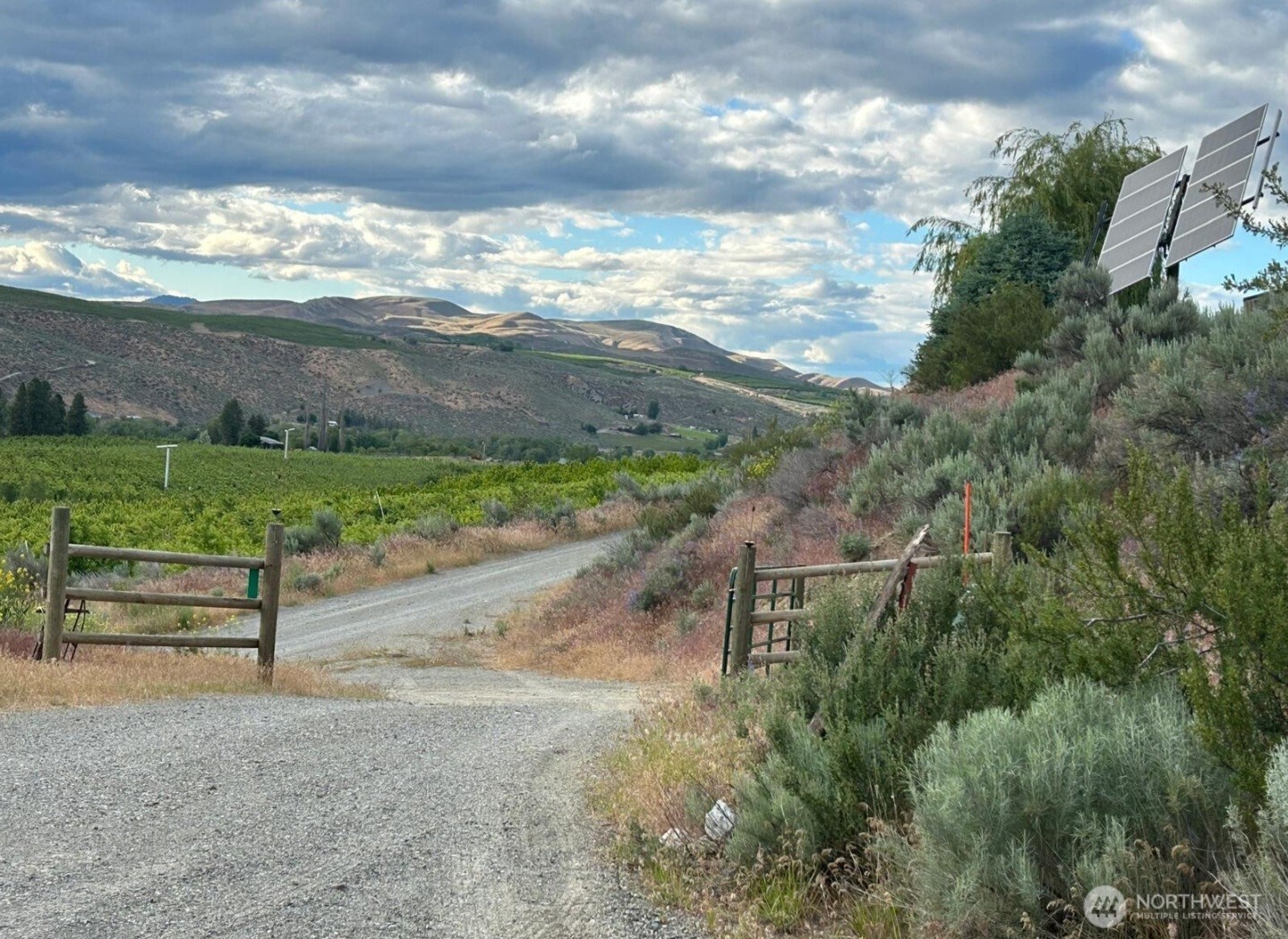 14 Bridgeview Road Tonasket, WA 98855 - Photo 27 of 32 a view of a yard with wooden fence
