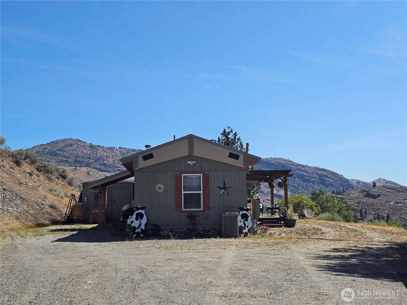 14 Bridgeview Road Tonasket, WA 98855 - Photo 7 of 32 a view of a house with a yard