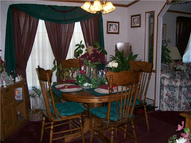 263 Cal Durham Road Bethpage, TN 37022 - Photo 4 of 20 Cozy Eating Area For Enjoying Those Lucious Meals !