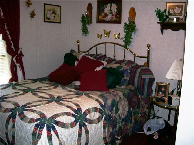 263 Cal Durham Road Bethpage, TN 37022 - Photo 10 of 20 Bedroom That Invites Your Guests For Overnight !