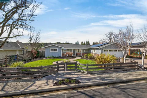 $1,649,000 | 19 Lance Court, Moraga, CA 94556