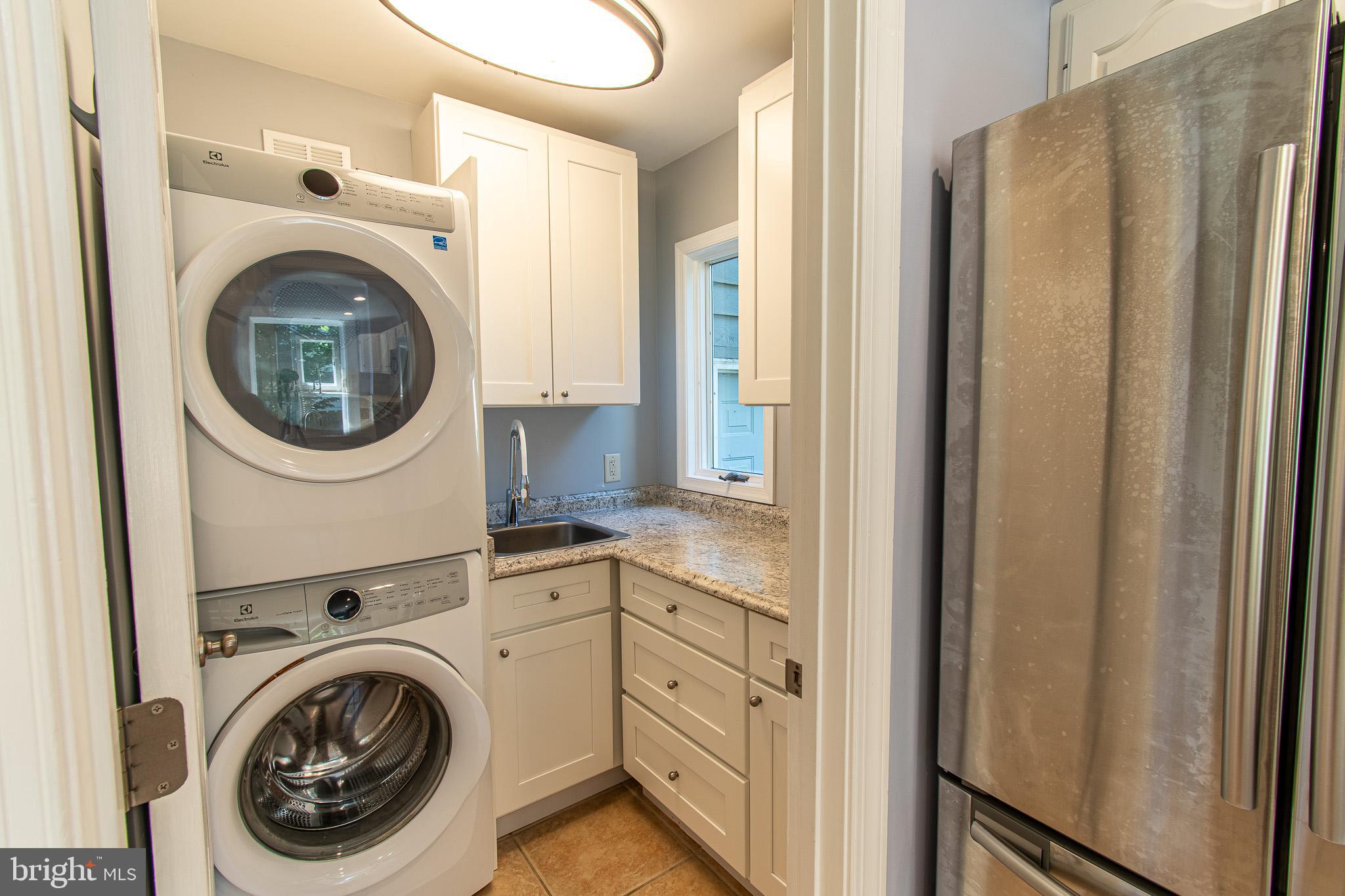102 Jacks Point Road Oxford, MD 21654 - Photo 20 of 83 a utility room with dryer and washer