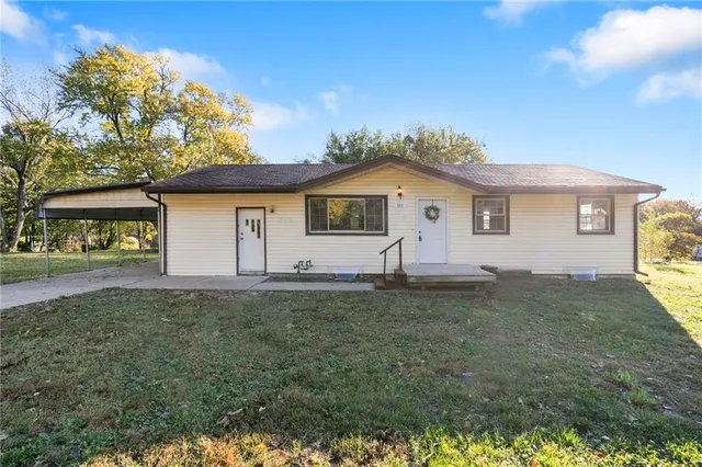 $189,900 | 111 Northeast Austin Street, Oak Grove, MO 64075