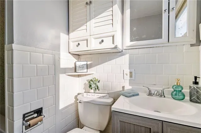 $189,900 | 111 Northeast Austin Street, Oak Grove, MO 64075