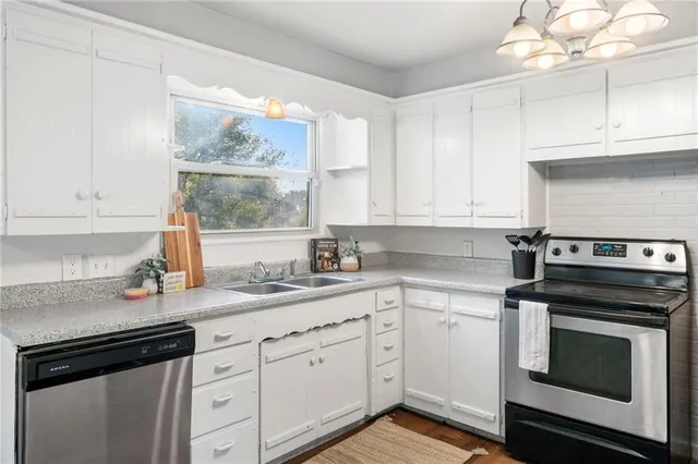 $189,900 | 111 Northeast Austin Street, Oak Grove, MO 64075