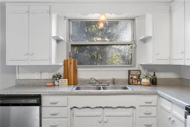 $189,900 | 111 Northeast Austin Street, Oak Grove, MO 64075