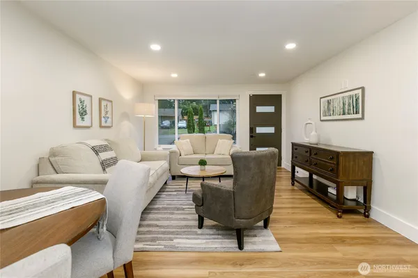 $880,000 | 20323 12th Drive Southeast, Bothell, WA 98012