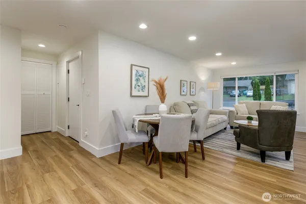 $880,000 | 20323 12th Drive Southeast, Bothell, WA 98012