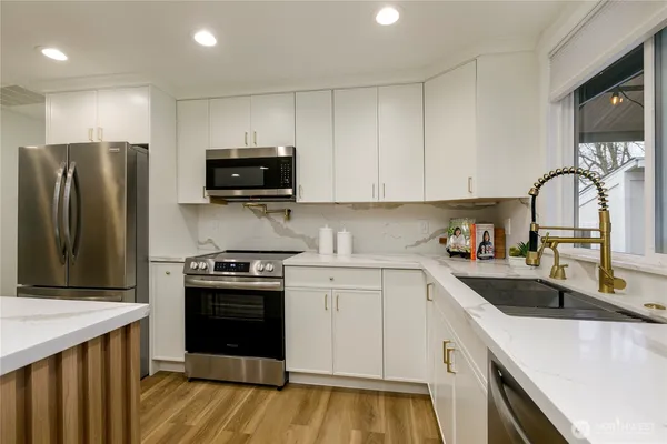 $880,000 | 20323 12th Drive Southeast, Bothell, WA 98012