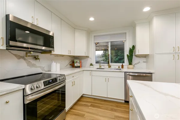 $880,000 | 20323 12th Drive Southeast, Bothell, WA 98012