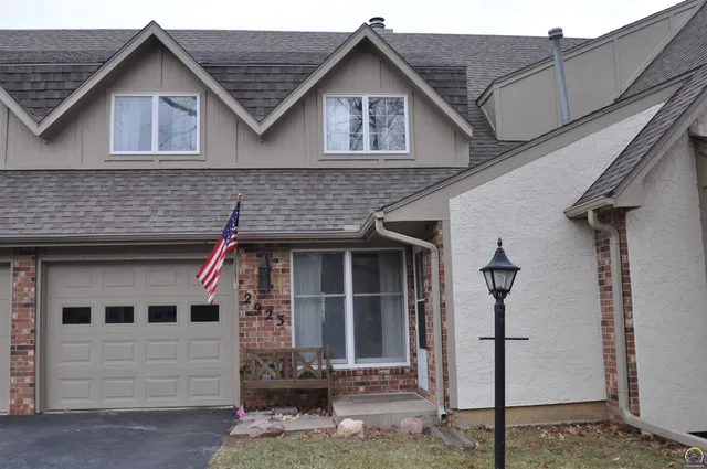 $150,000 | 2923 Southwest Foxcroft Circle South, Topeka, KS 66614