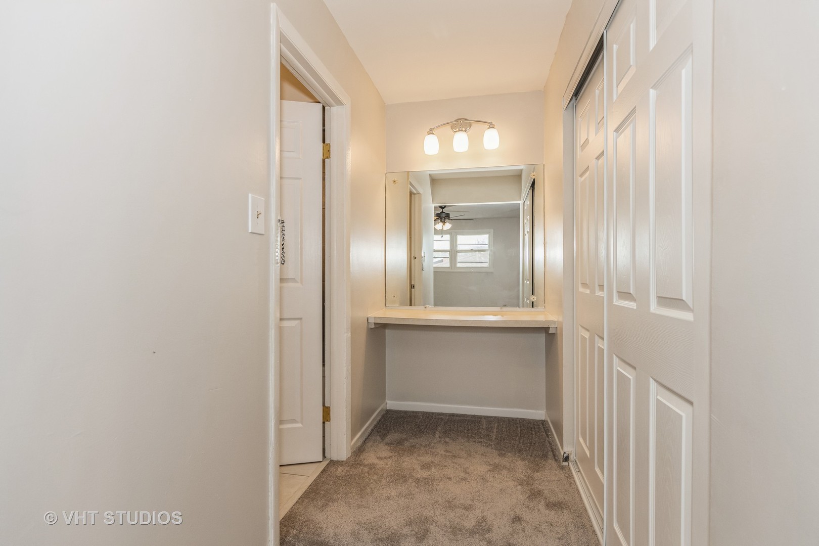 623 Quail Run Road Matteson, IL 60443 - Photo 8 of 16 a bathroom with a sink and a mirror