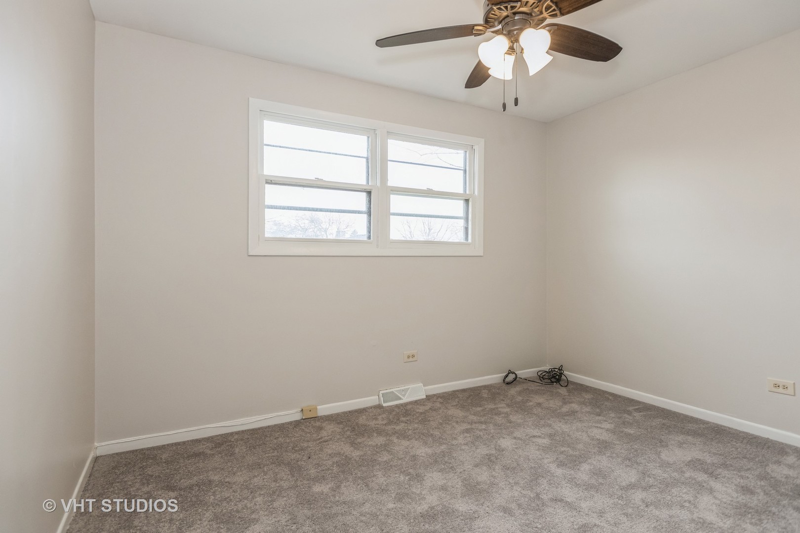 623 Quail Run Road Matteson, IL 60443 - Photo 9 of 16 an empty room with a window