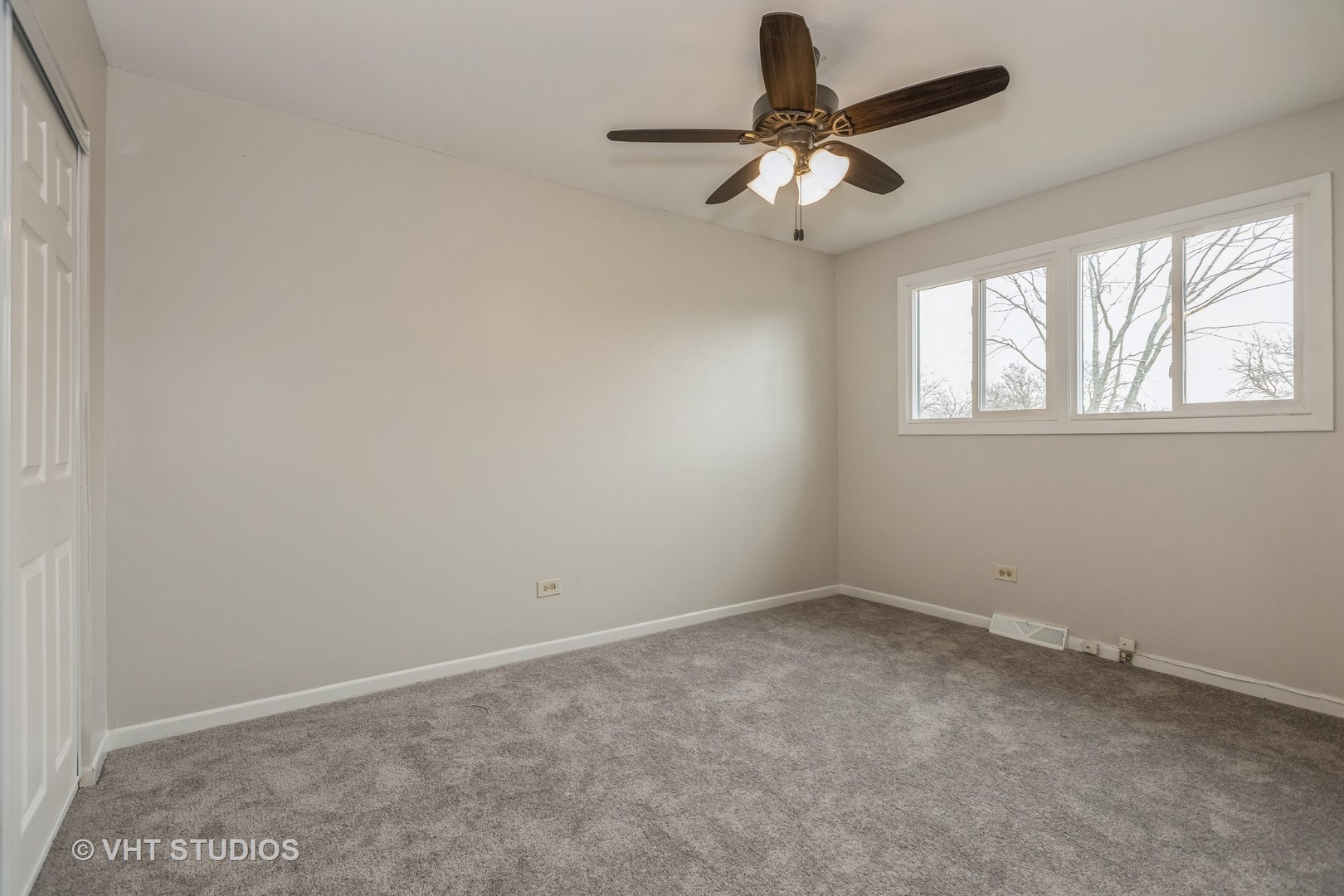 623 Quail Run Road Matteson, IL 60443 - Photo 10 of 16 an empty room with a window