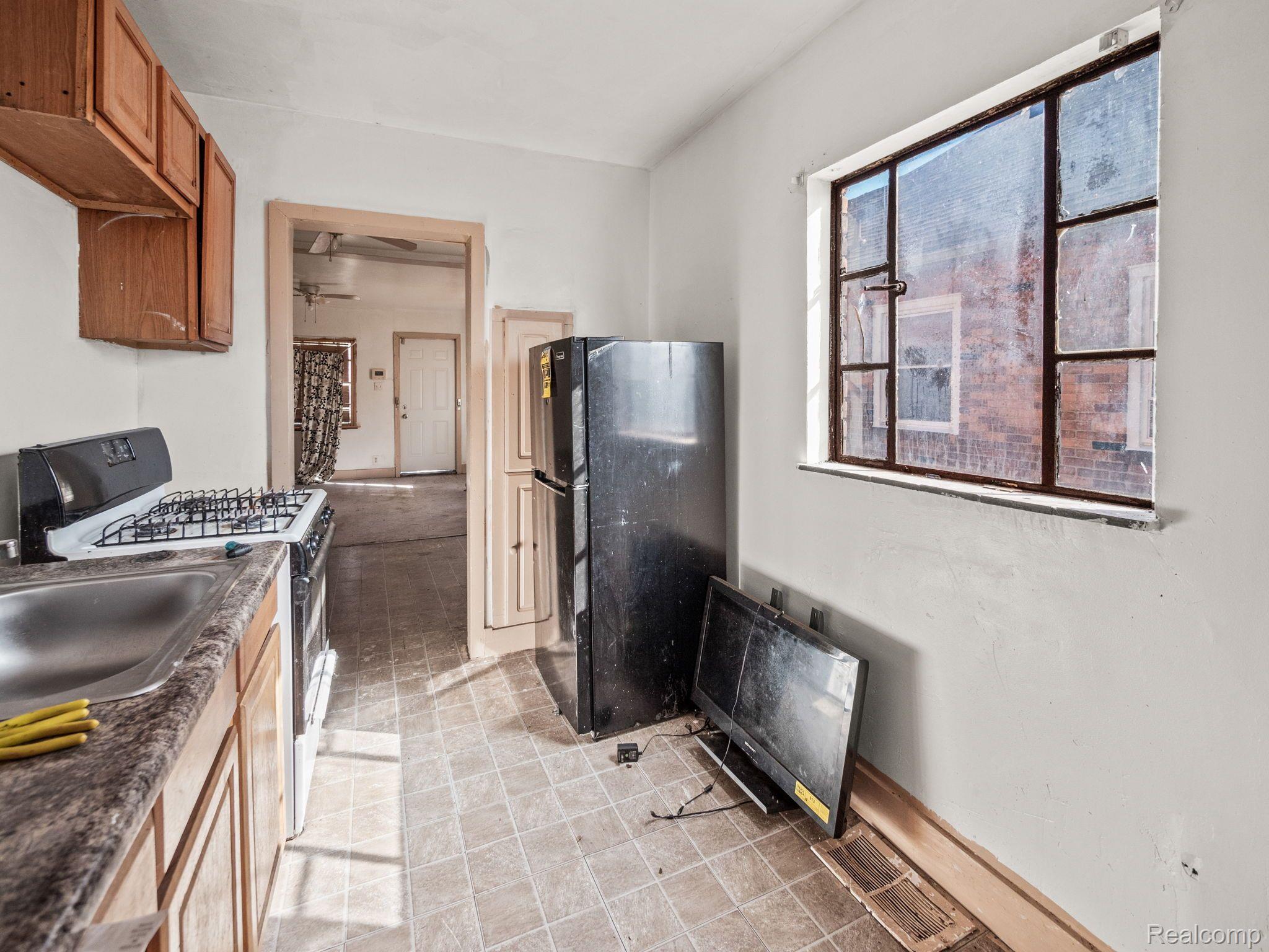 15439 Burt Road Detroit, MI 48223 - Photo 5 of 27 Gallery Image 5