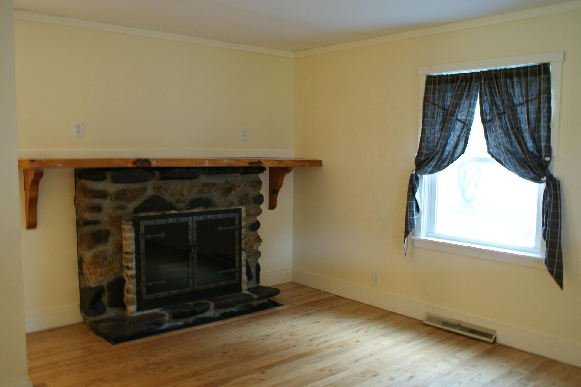47 Main Street Stratton, ME 04982 - Photo 5 of 30 Living