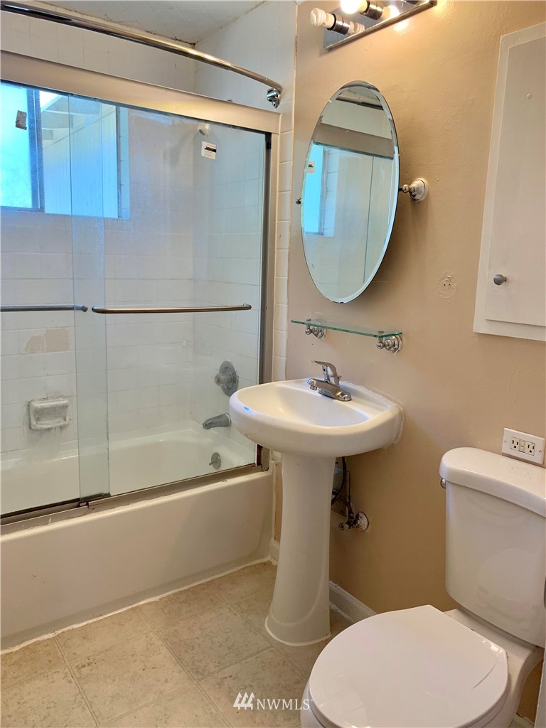 755 Queen Avenue Northeast Renton, WA 98056 - Photo 13 of 15