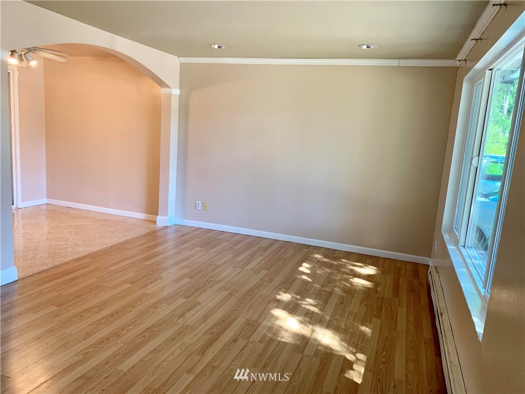 755 Queen Avenue Northeast Renton, WA 98056 - Photo 3 of 15