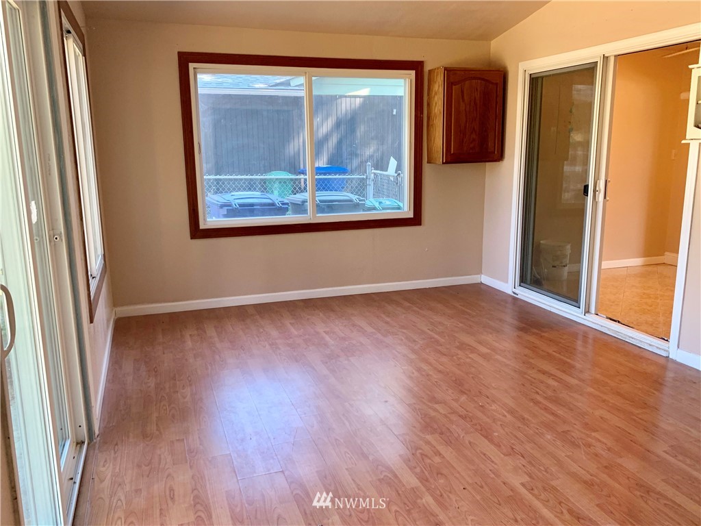 755 Queen Avenue Northeast Renton, WA 98056 - Photo 6 of 15