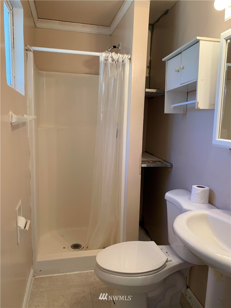755 Queen Avenue Northeast Renton, WA 98056 - Photo 10 of 15