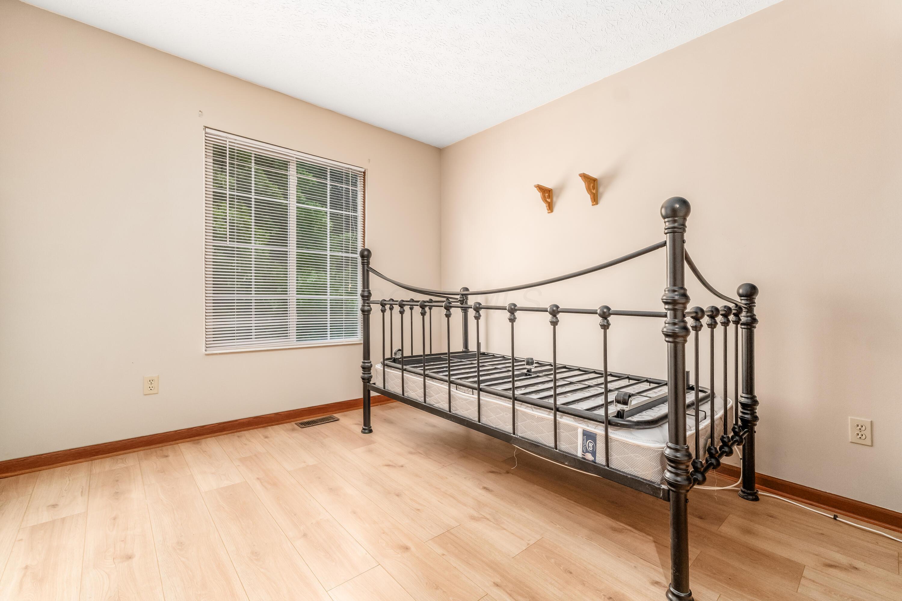 2783 Raphael Drive Columbus, OH 43232 - Photo 13 of 20 S_-_2783_Raphael_Dr_-_045