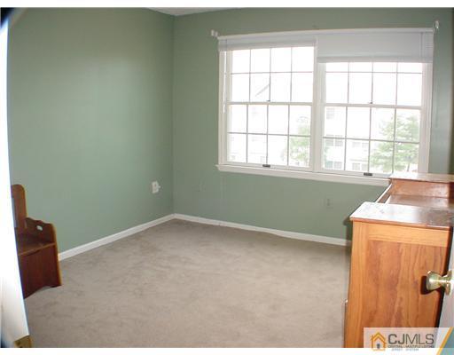 635 Edpas Road New Brunswick, NJ 08901 - Photo 8 of 10 an empty room with a window