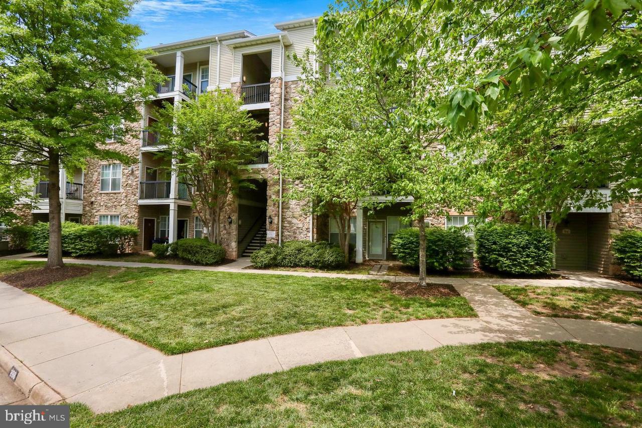 5142 Brittney Elyse Circle, Unit M Centreville, VA 20120 - Photo 1 of 13