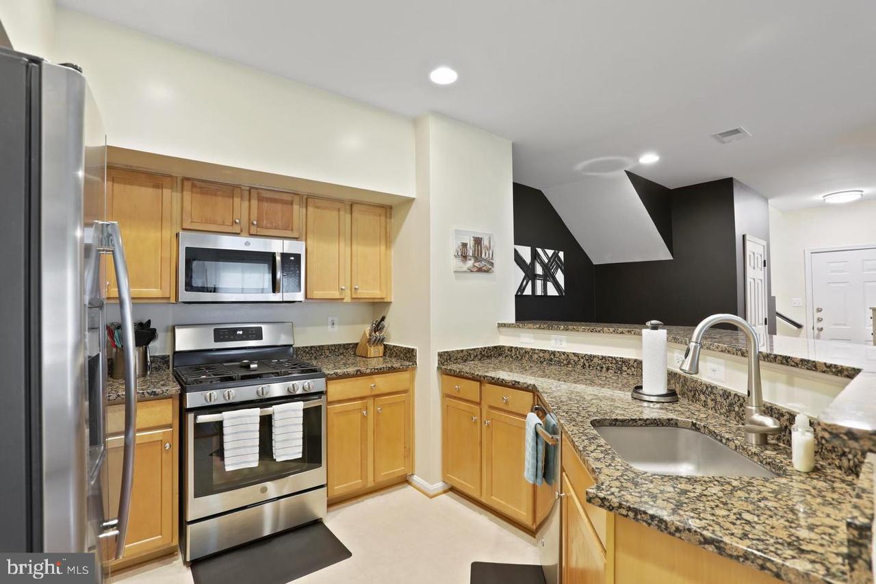 5142 Brittney Elyse Circle, Unit M Centreville, VA 20120 - Photo 2 of 13