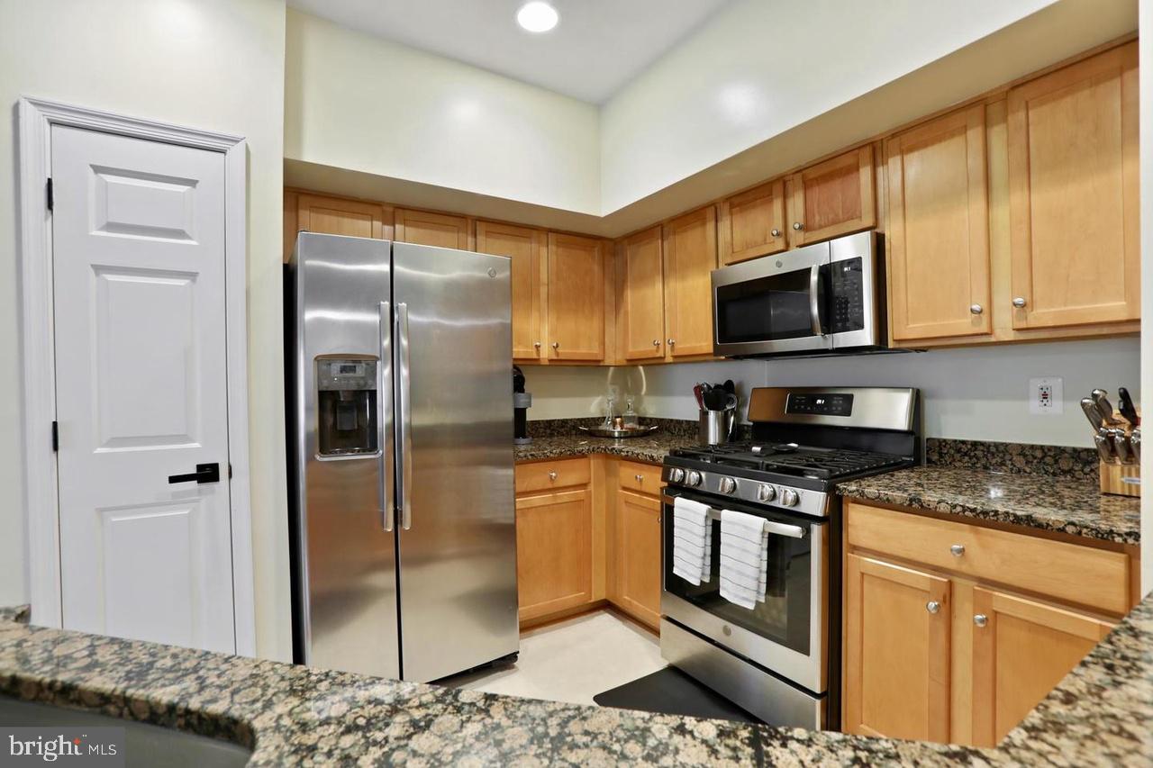 5142 Brittney Elyse Circle, Unit M Centreville, VA 20120 - Photo 3 of 13