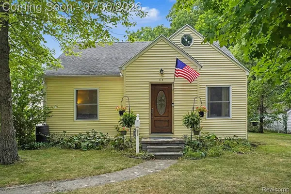 $339,900 | 612 South East Street, Fenton, MI 48430