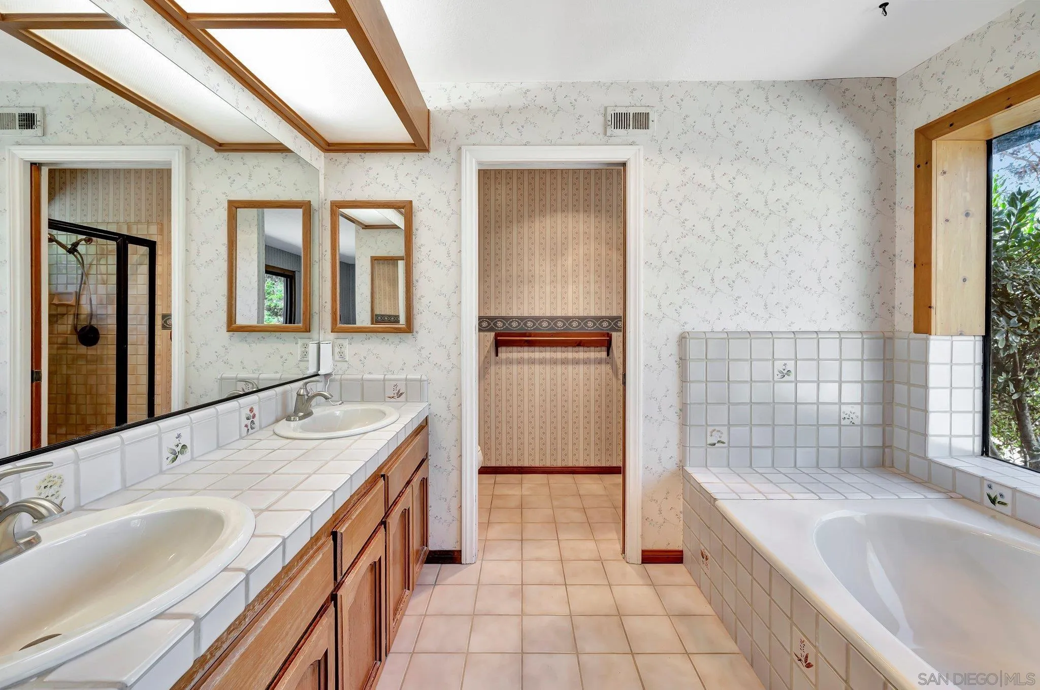2596 Valetta Lane Alpine, CA 91901 - Photo 20 of 48 a spacious bathroom with a tub sink and mirror