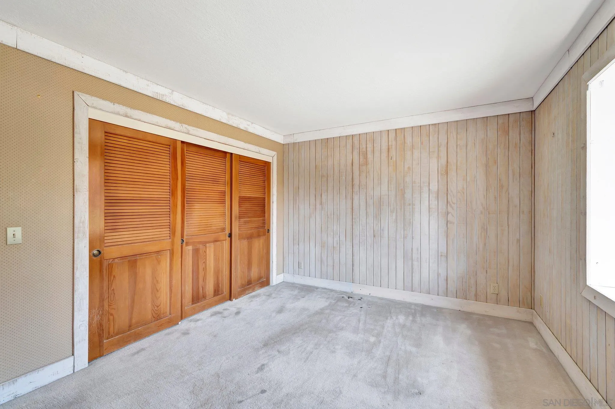 2596 Valetta Lane Alpine, CA 91901 - Photo 23 of 48 an empty room with windows