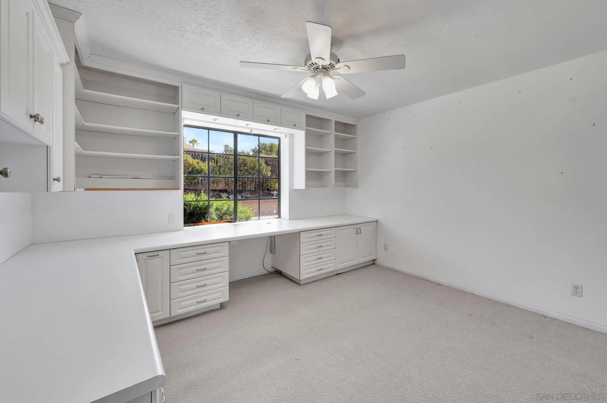 2596 Valetta Lane Alpine, CA 91901 - Photo 25 of 48 an empty room with windows