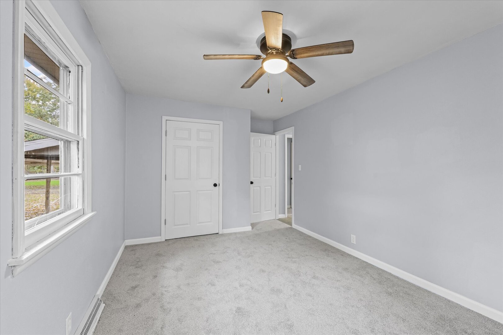 842 North Walnut Street Monticello, IL 61856 - Photo 20 of 33 a view of an empty room with a window