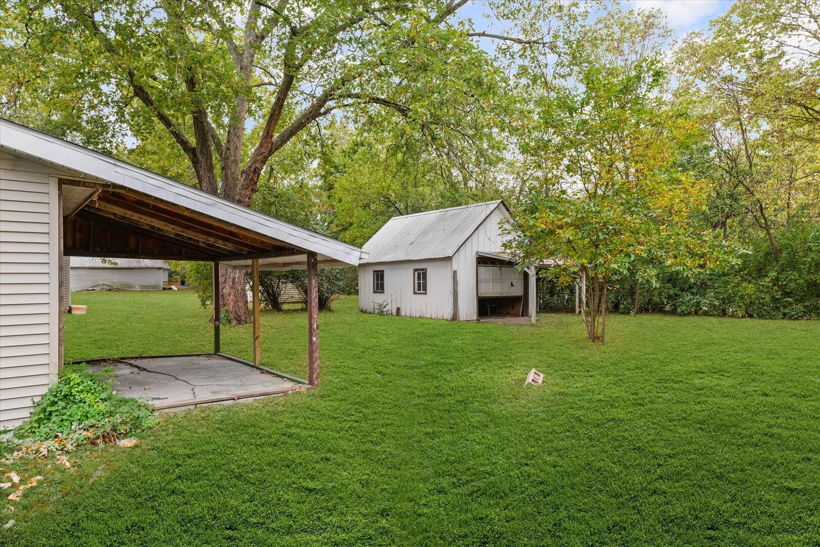 842 North Walnut Street Monticello, IL 61856 - Photo 27 of 33 a view of a house with a backyard