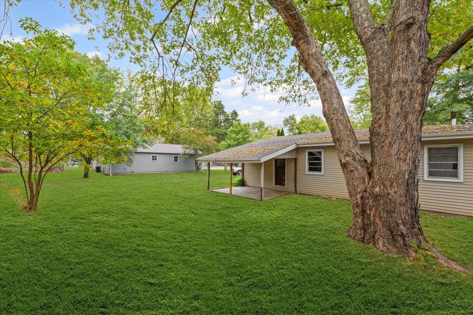 842 North Walnut Street Monticello, IL 61856 - Photo 29 of 33 a house that is sitting in middle of the grass