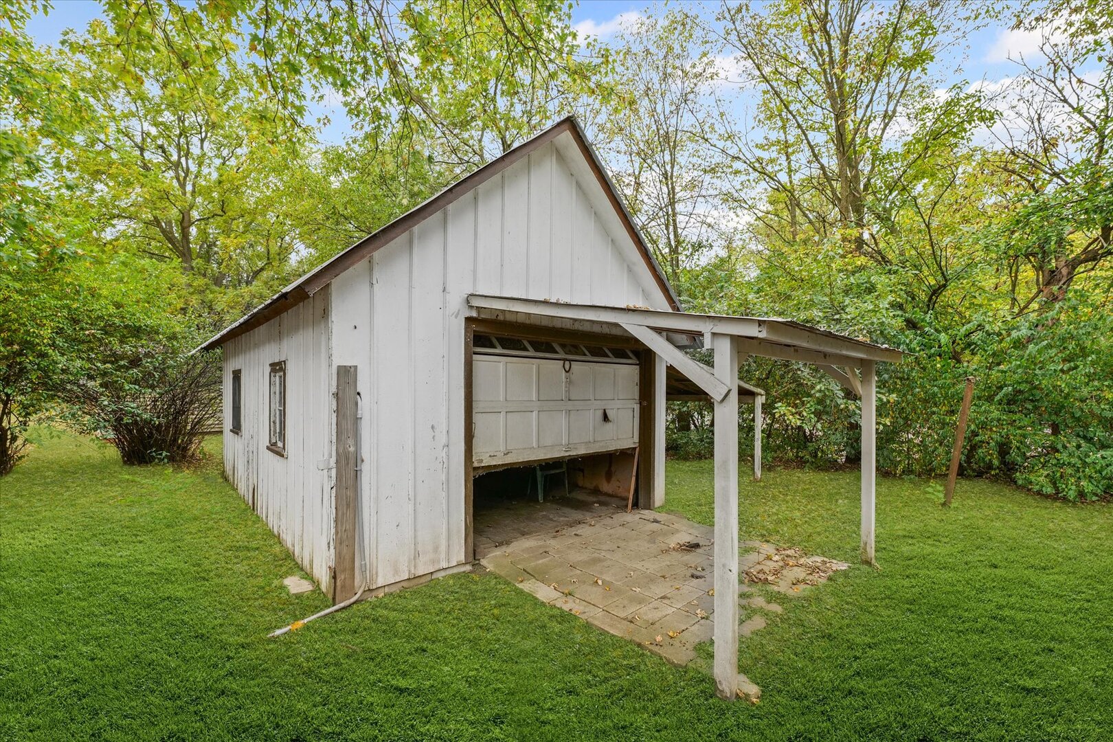 842 North Walnut Street Monticello, IL 61856 - Photo 30 of 33 a view of a small house in front of a big yard with large tree and plants