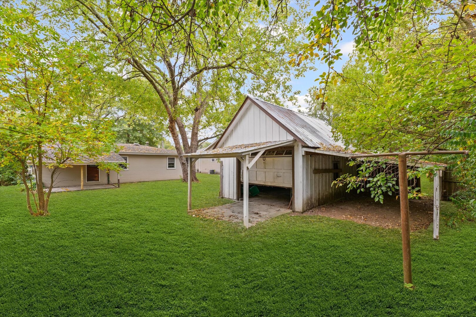 842 North Walnut Street Monticello, IL 61856 - Photo 32 of 33 a view of house with backyard
