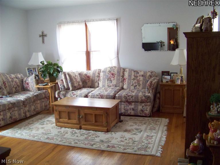 249 Center Road Bedford, OH 44146 - Photo 22 of 25 Park of the loft style living room in rental