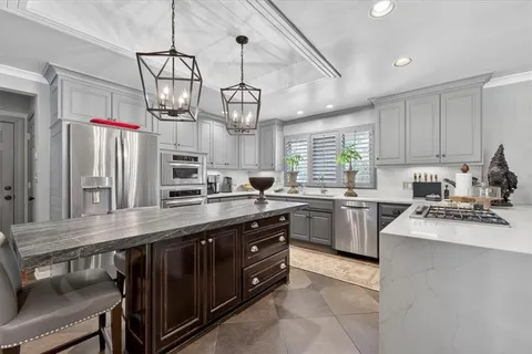 $1,549,000 | 8301 Roe Avenue, Prairie Village, KS 66207