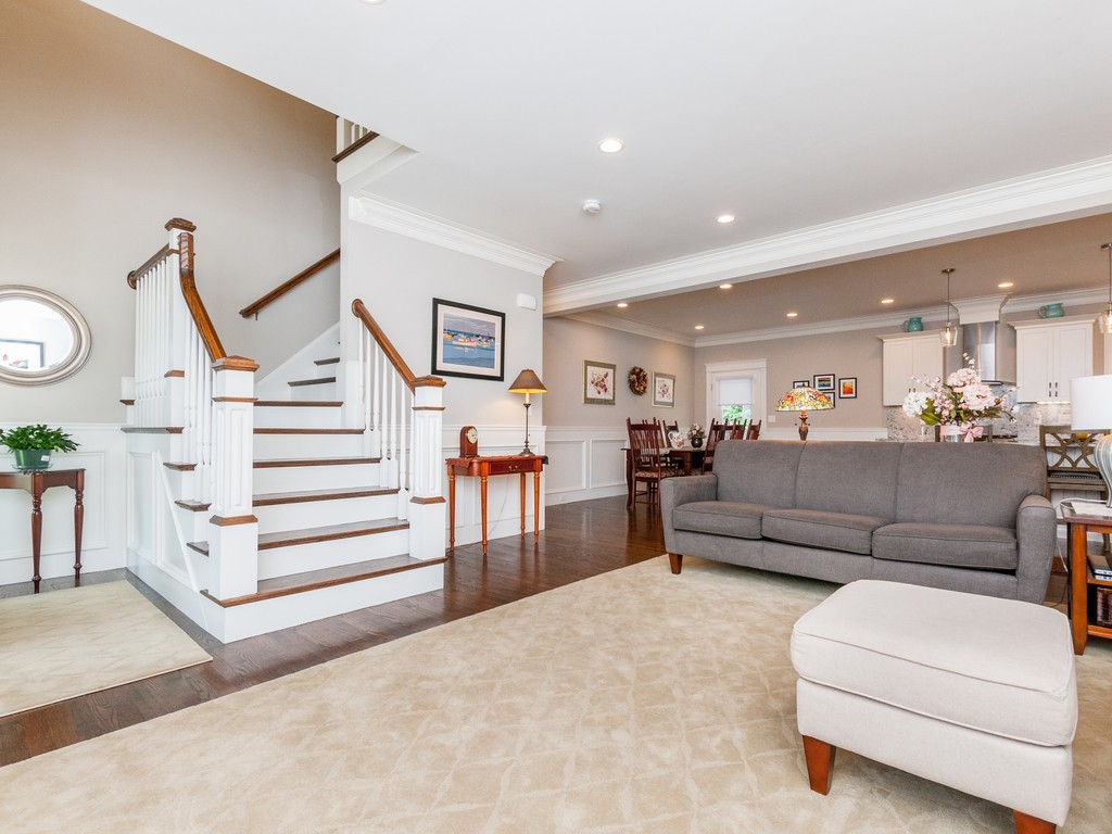15 Margaret Road, Unit 1 Newton, MA 02461 - Photo 3 of 30