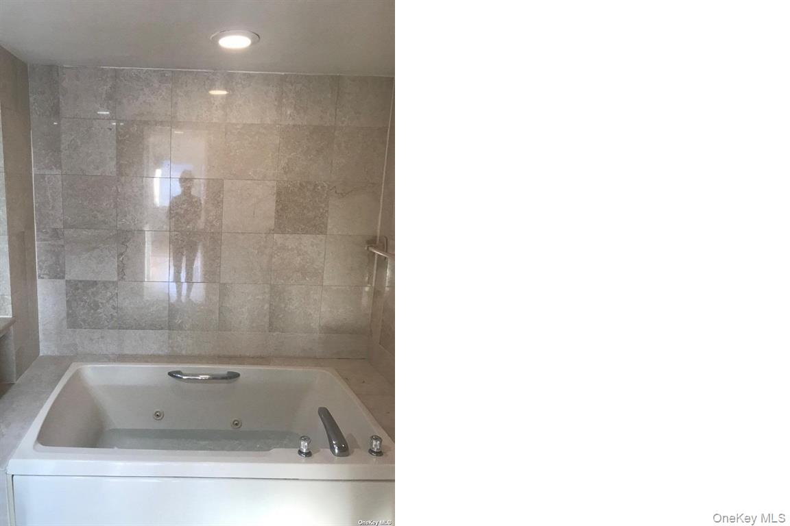 88 Cutter Mill Road, Unit 514 Great Neck, NY 11021 - Photo 17 of 23